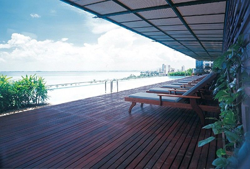 The Millen Penang, Autograph Collection Hotel George Town  Kültér fotó The pool deck at the 1018